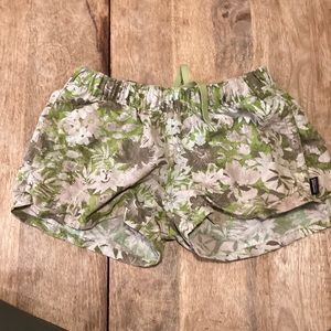 Womens Patagonia barely baggies. Size XS